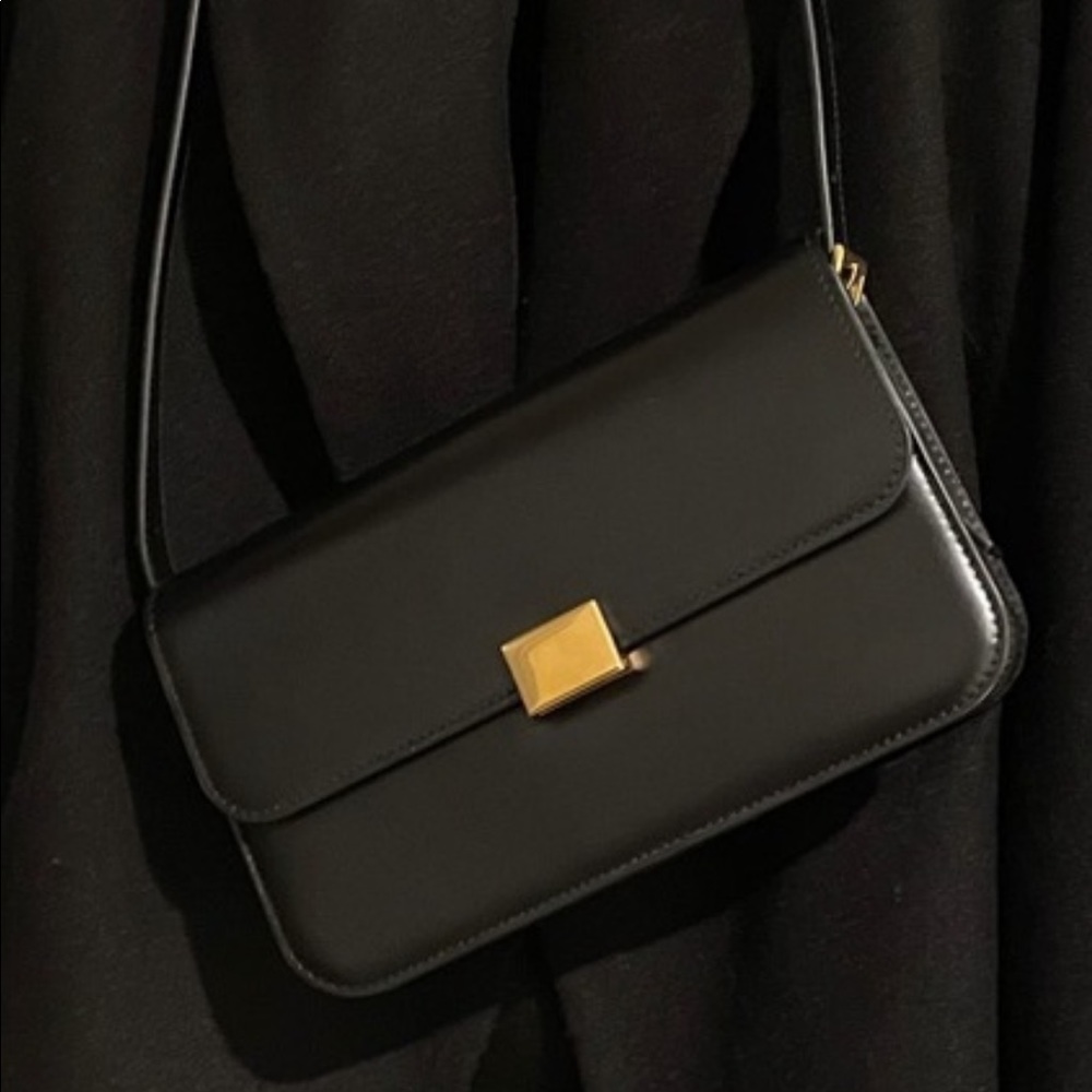 The curated black classic smooth bag (tag still attached)